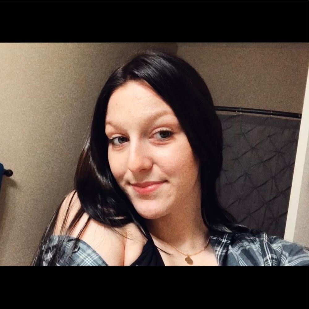 Meet your Posher, Olivia